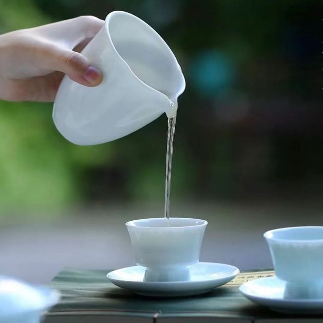 雀雀温雅朴素宁静的影青瓷意叁陶瓷新品“浅月清风”茶器礼(图4)